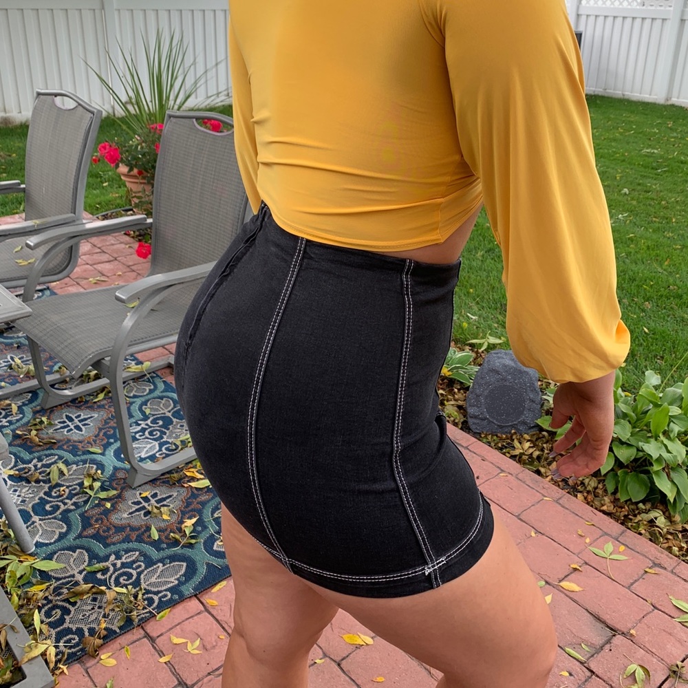 Contrast stitching denim skirt